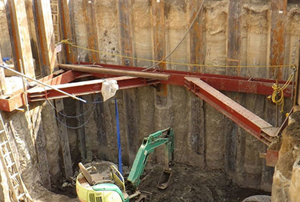 芯材入　支保工有