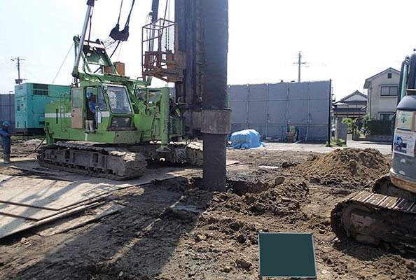 既存杭引抜及び破砕工事